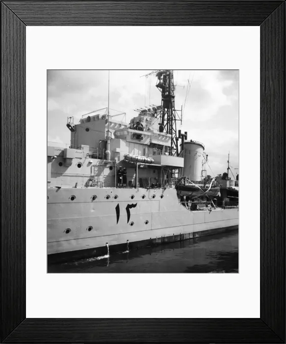Framed Print : Suez Crisis 1956 HMS Zenith at Southampton is given final checks before being Framed Print : Suez Crisis 1956 HMS Zenith at Southampton is given final checks before being