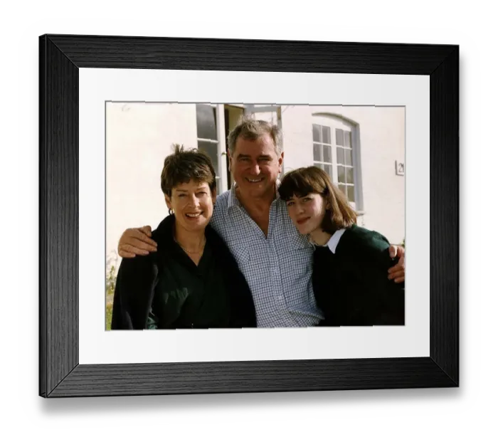 Framed Print : George Baker actor with wife sally who died of cancer and daughter sarah Framed Print : George Baker actor with wife sally who died of cancer and daughter sarah