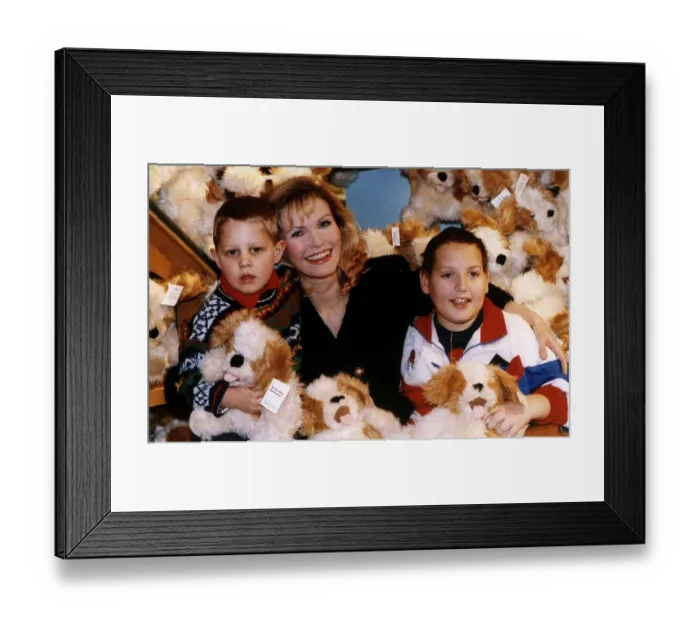 Framed Print : Fiona Fullerton actress at harrods for the launch of the sale of soft toy puppets