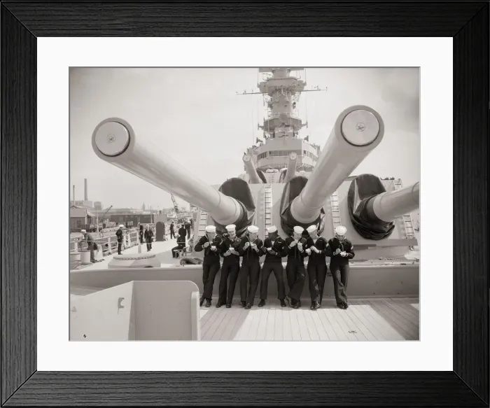 Framed Print : US sailors enjoying a tub of ice cream after their ship the US Iowa docks at Portsmouth Framed Print : US sailors enjoying a tub of ice cream after their ship the US Iowa docks at Portsmouth