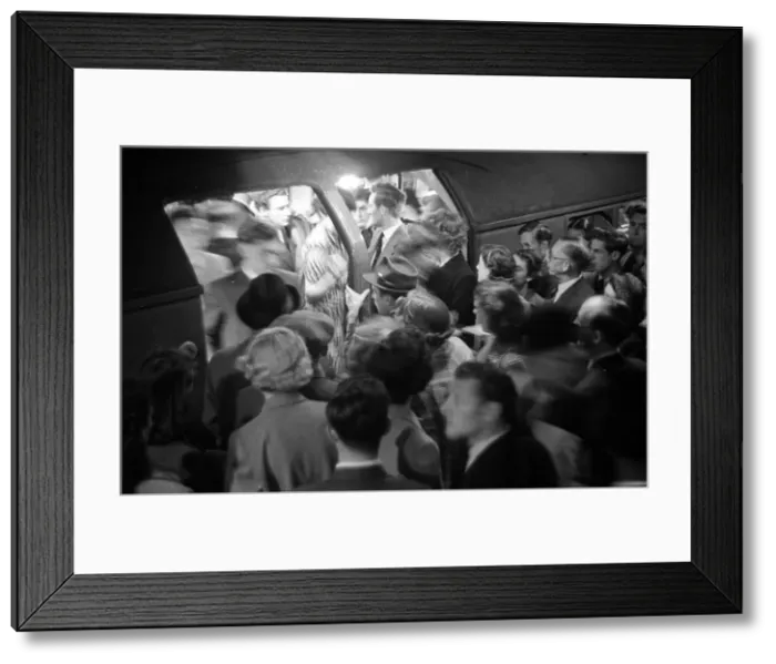 Framed Print : Overcrowding on the Central Line platform during the rush hour at Liverpool Street Framed Print : Overcrowding on the Central Line platform during the rush hour at Liverpool Street