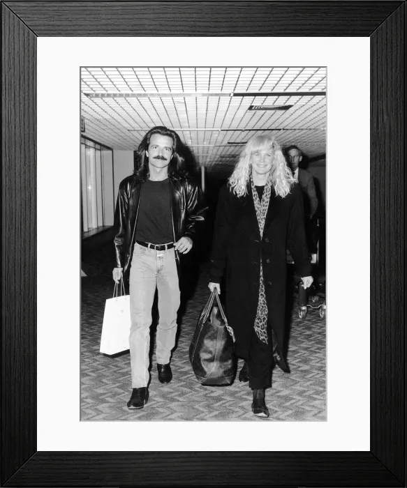 Framed Print : Linda Evans American Actress arriving at Heathrow Airport from Seattle with boyfriend