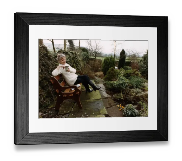 Framed Print : Thelma Barlow actress Mavis in Coronation Street taking a break from gardening at home