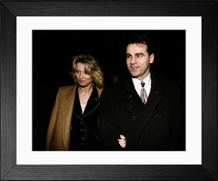 Framed Print : Gillian Taylforth actress arriving at court with Geoffrey Knights where she was sueing Framed Print : Gillian Taylforth actress arriving at court with Geoffrey Knights where she was sueing