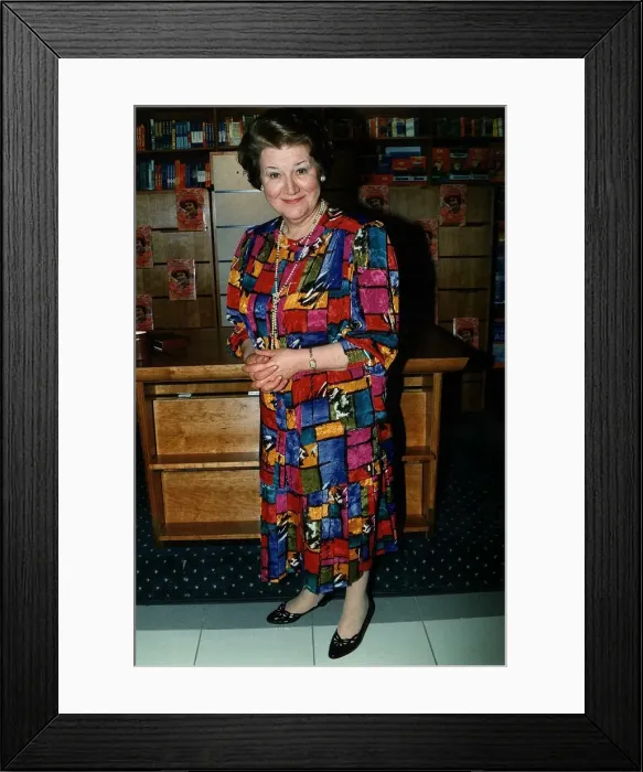 Framed Print : Patricia Routledge actress holding her hands in front of her Framed Print : Patricia Routledge actress holding her hands in front of her