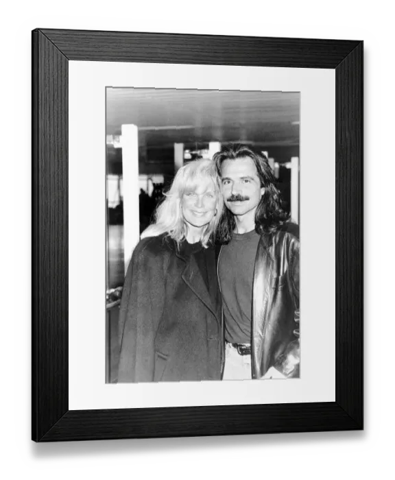 Framed Print : Linda Evans American Actress at Heathrow Airport with her boyfriend Greek musician Johnny Framed Print : Linda Evans American Actress at Heathrow Airport with her boyfriend Greek musician Johnny