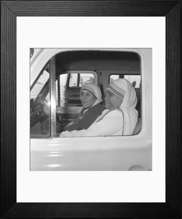 Framed Print : Arrival of Mother Teresa from Mexico to Heathrow. She is in the UK to visit her British