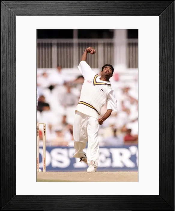 Framed Print : Muttiah Muralitharan Sri Lanka bowler August 1998 bowling against England