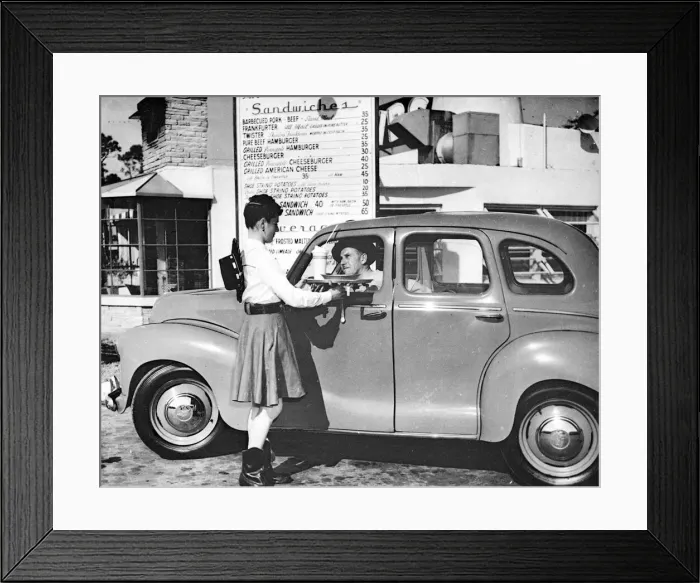 Framed Print : Arthur Helliwell Sunday People correspondant seen here in a typical American drive thru
