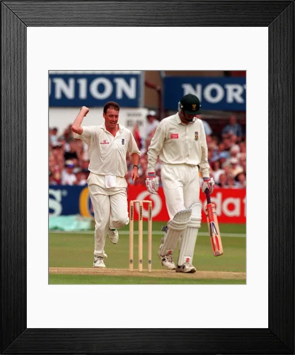 Framed Print : Engand v South Africa Cricket 5th test Aug 1998 Angus Fraser celebrates after Framed Print : Engand v South Africa Cricket 5th test Aug 1998 Angus Fraser celebrates after