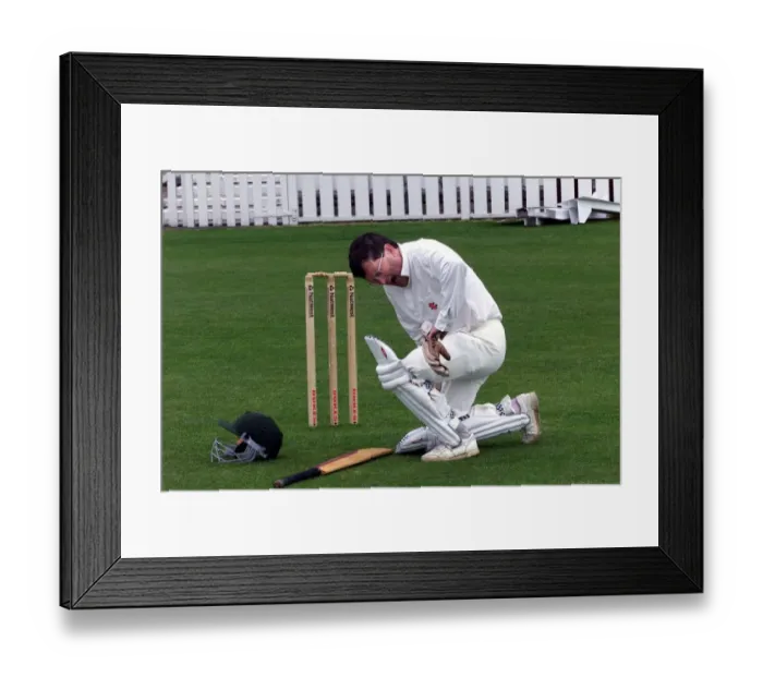 Framed Print : Cricket World Cup England 1999 Courtney Walsh the West Indian Fast Bowler faces Mirror