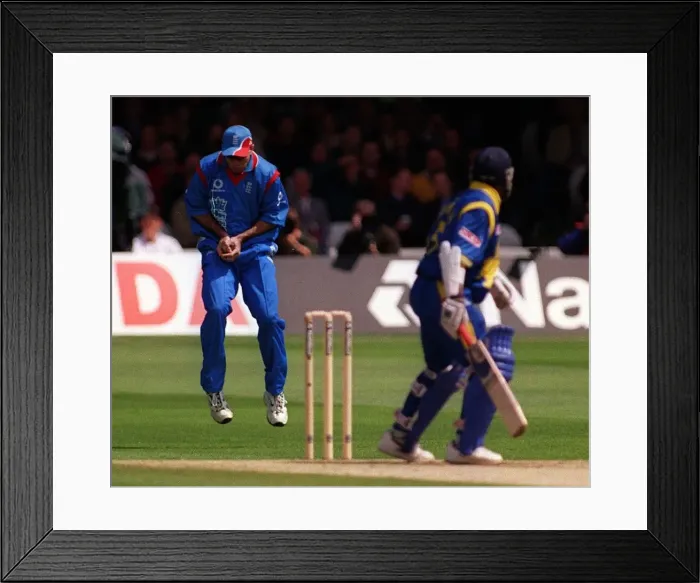 Framed Print : Graeme Hick of England catches Jayasuriya May 1999 in the opening match of Framed Print : Graeme Hick of England catches Jayasuriya May 1999 in the opening match of