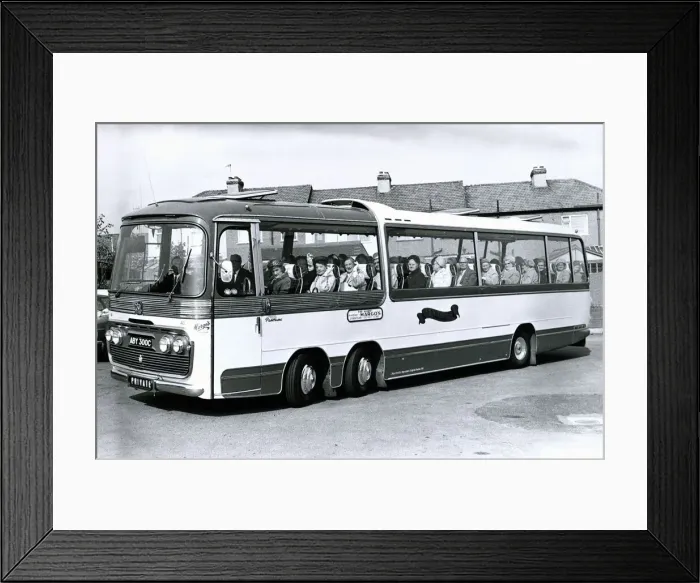 Framed Print : Old age pensioners at Romford community centre leave for a free coach outing to Hampton Framed Print : Old age pensioners at Romford community centre leave for a free coach outing to Hampton