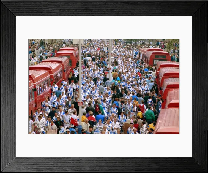 Framed Print : Crowds of runners after completing the London Marathon Framed Print : Crowds of runners after completing the London Marathon