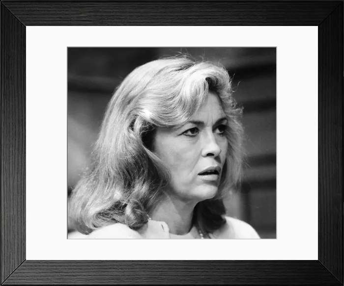 Framed Print : Faye Dunaway actress at Hampstead Theatre Circe and Bravo June 1986 Framed Print : Faye Dunaway actress at Hampstead Theatre Circe and Bravo June 1986
