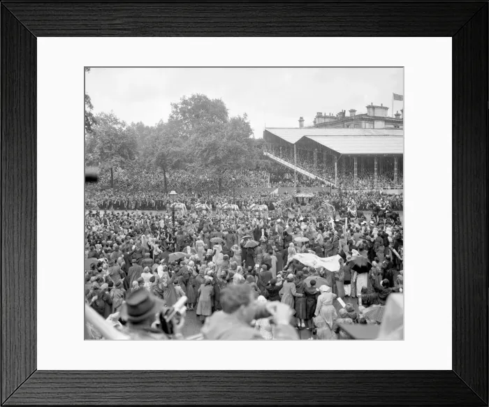 Framed Print : Queen Elizabeth Coronation II June 1953 The royal coach carrying Queen Elizabeth II