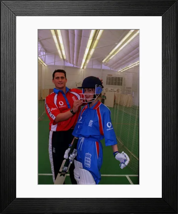 Framed Print : Cricketer Darren Gough March 1999 with Mirror Reporter Carole Aye Maung Framed Print : Cricketer Darren Gough March 1999 with Mirror Reporter Carole Aye Maung