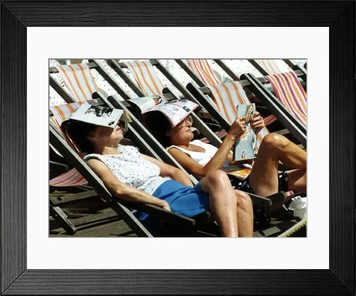 : Holidays Blackpool couple sunbathe in deckchairs : Holidays Blackpool couple sunbathe in deckchairs