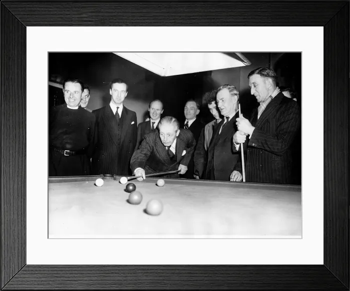 Framed Print : Harold MacMillan Prime Minister playing snooker with seaman