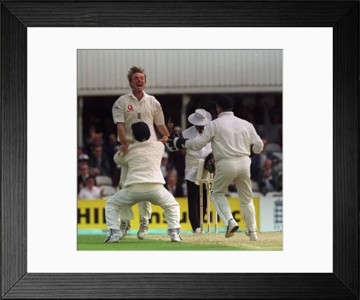 Framed Print : Phil Tufnell celebrates the wicket of Parore in August 1999 with Ramprakash Framed Print : Phil Tufnell celebrates the wicket of Parore in August 1999 with Ramprakash