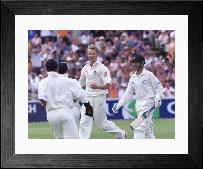 Framed Print : Alan Mullally Cricket Player Of England July 1999 Celebrates After He Gets Framed Print : Alan Mullally Cricket Player Of England July 1999 Celebrates After He Gets