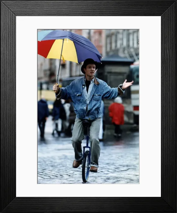 Framed Print : Mark Staffor a street performer at the Edinburgh Festival 1992 Framed Print : Mark Staffor a street performer at the Edinburgh Festival 1992