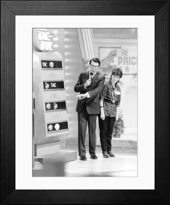 Framed Print : Leslie Crowther TV presenter of The Price Is Right 1986 A©mirrorpix Framed Print : Leslie Crowther TV presenter of The Price Is Right 1986 A©mirrorpix