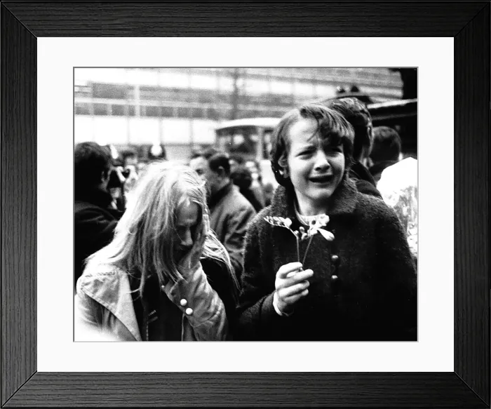 Framed Print : Civil Wedding of Paul McCartney & Linda Eastman, Marylebone Register Office, London Framed Print : Civil Wedding of Paul McCartney & Linda Eastman, Marylebone Register Office, London