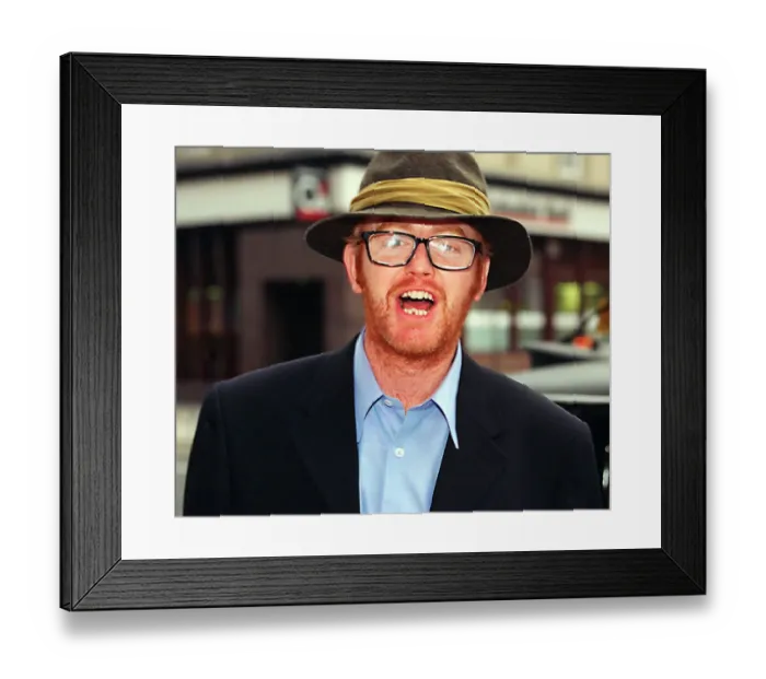 Framed Print : Chris Evans in Glasgow last night wearing green hat and glasses A©mirrorpix