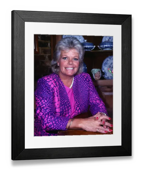 Framed Print : Judith Chalmers at home November 1987 A©mirrorpix