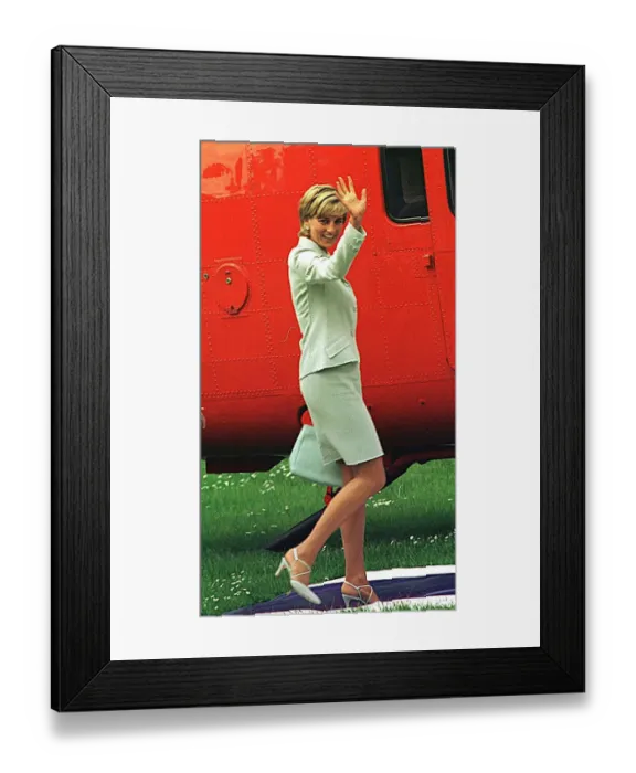 Framed Print : Diana, Princess of Wales preparres to board the helicopter Queen Framed Print : Diana, Princess of Wales preparres to board the helicopter Queen