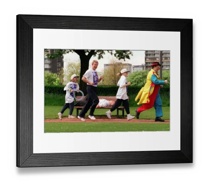 Framed Print : Dougie Donnelly TV Presenter in training with the kids from London Road Primary in Framed Print : Dougie Donnelly TV Presenter in training with the kids from London Road Primary in