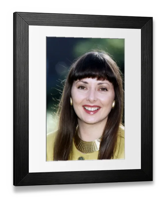 Framed Print : Carol Vorderman TV Presenter October 1994 A©mirrorpix Dbase