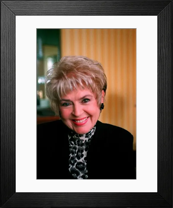Framed Print : Gloria Hunniford TV Presenter October 1998 A©mirrorpix Framed Print : Gloria Hunniford TV Presenter October 1998 A©mirrorpix