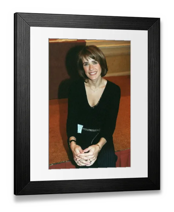 Framed Print : Carol Smillie TV Presenter January 1998 Attending the Cystic Fibrosis Awards in