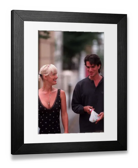 Framed Print : Paula Yates TV Presenter August 1998 Walkng down street with her new lover Kingsley