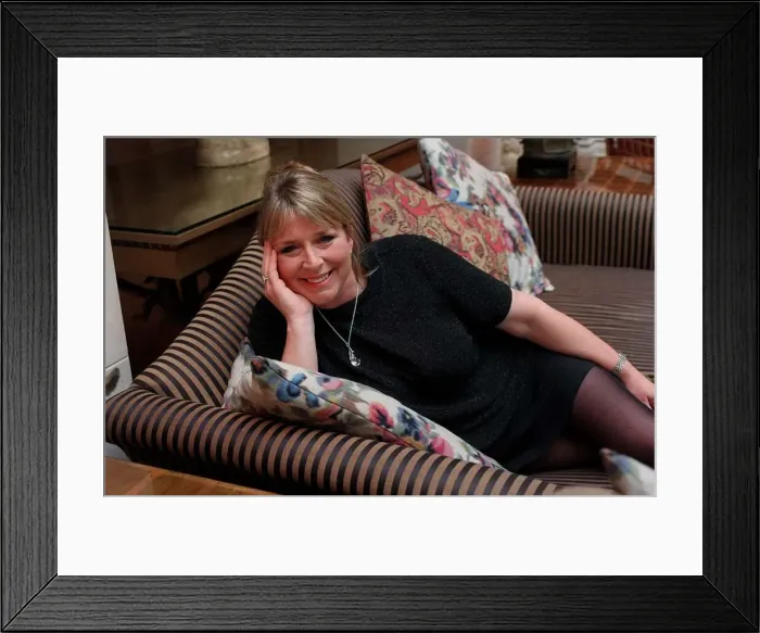 Framed Print : Fern Britton TV Presenter September 1998 A©mirrorpix Framed Print : Fern Britton TV Presenter September 1998 A©mirrorpix