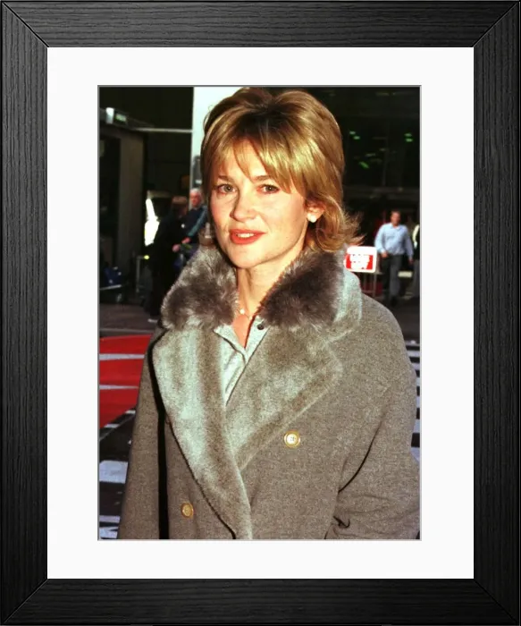 Framed Print : TV Presenter Anthea Turner arrives at Heathrow Airport from the United States