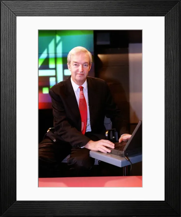 Framed Print : Jon Snow TV Presenter December 1998 Cahnnel 4 newscaster A©mirrorpix Framed Print : Jon Snow TV Presenter December 1998 Cahnnel 4 newscaster A©mirrorpix