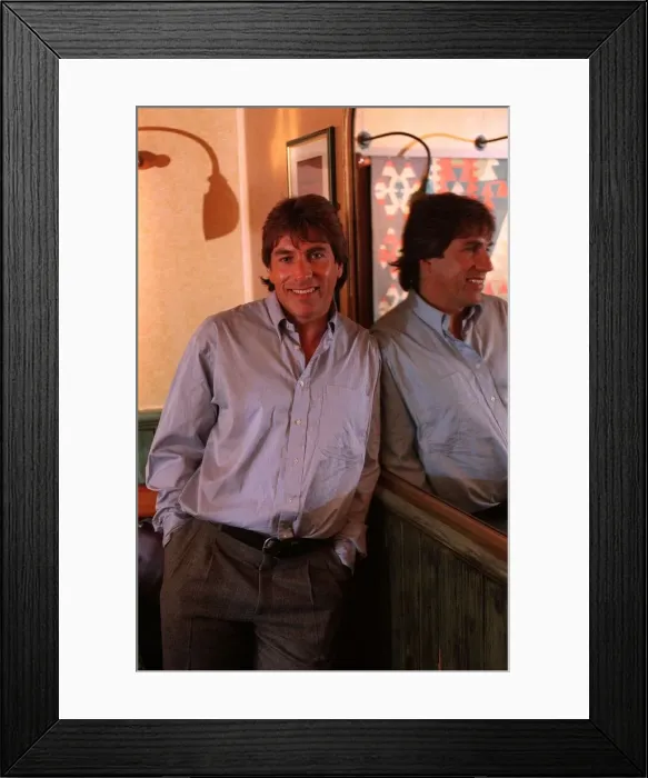 Framed Print : John Inverdale TV Presenter October 1998 Presenter of On Side on ITV sporting Framed Print : John Inverdale TV Presenter October 1998 Presenter of On Side on ITV sporting