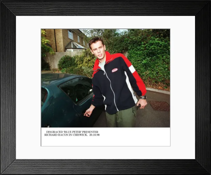 Framed Print : Richard Bacon former Blue Peter TV Presenter October 1998 Pictured opening his car Framed Print : Richard Bacon former Blue Peter TV Presenter October 1998 Pictured opening his car