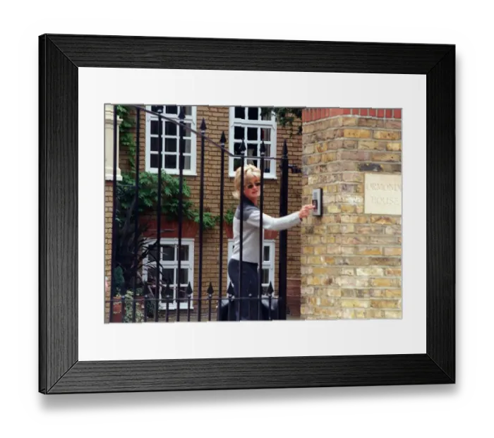 Framed Print : Anthea Turner TV Presenter October 1998 Inside the gates of her pressing buzzer