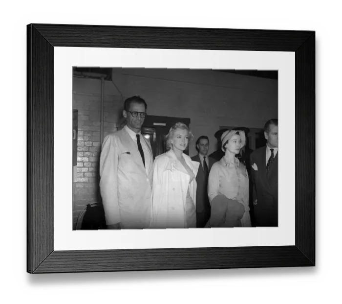 Framed Print : Marilyn Monroe with husband Arthur Miller July 1956 with Vivian Leigh Framed Print : Marilyn Monroe with husband Arthur Miller July 1956 with Vivian Leigh