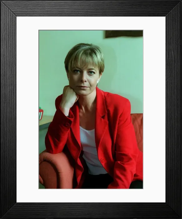 Framed Print : Juliet Morris TV Presenter December 1998 At home sitting on chair A©mirrorpix Framed Print : Juliet Morris TV Presenter December 1998 At home sitting on chair A©mirrorpix