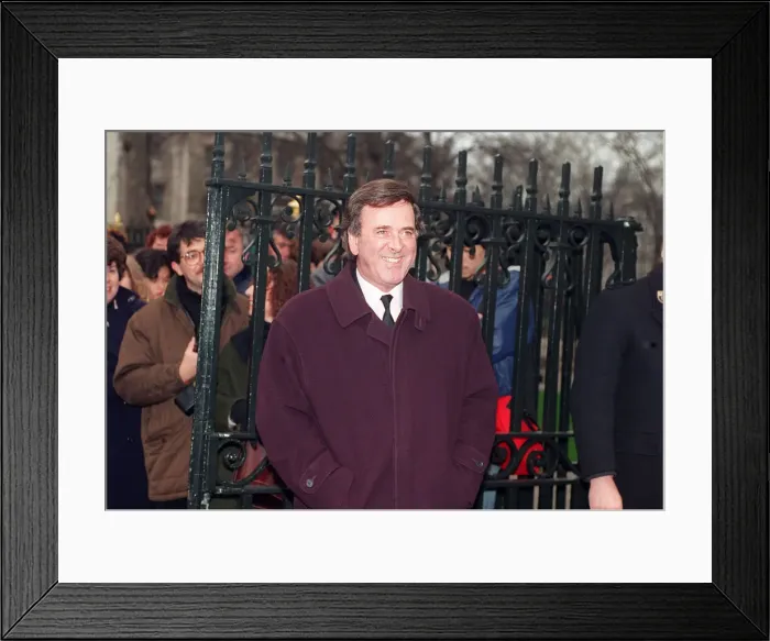 Framed Print : Terry Wogan TV Presenter 1994 at Les Dawsons Memorial Service A©mirrorpix Framed Print : Terry Wogan TV Presenter 1994 at Les Dawsons Memorial Service A©mirrorpix