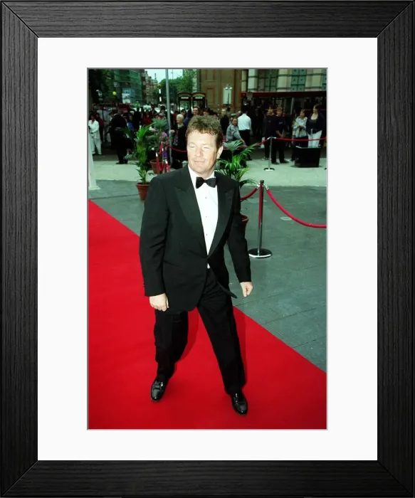 Framed Print : Jim Davidson Comedian  /  TV Presenter July 1998 Arriving for the premiere of Doctor