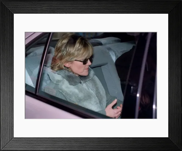 Framed Print : Anthea Turner TV Presenter January 1999 Sitting in the back of a car being driven Framed Print : Anthea Turner TV Presenter January 1999 Sitting in the back of a car being driven
