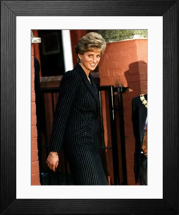 Framed Print : Princess Diana opens St Christophers Fellowship at Howard House, Hampstead, London