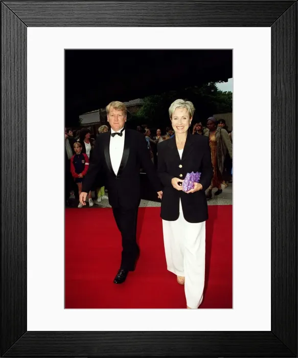 Framed Print : Sarah Green TV Presenter July 1998 Arriving for the premiere of Doctor Doolittle Framed Print : Sarah Green TV Presenter July 1998 Arriving for the premiere of Doctor Doolittle
