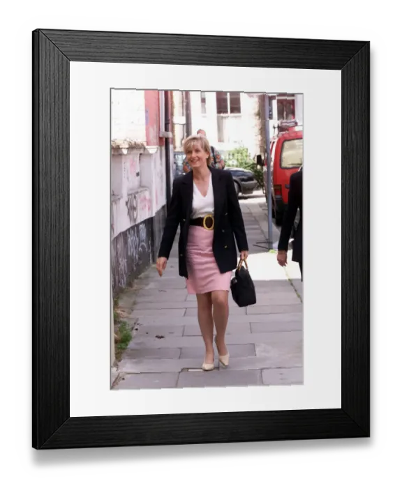 Framed Print : Sophie Rees Jones arrives at Chelsea July 1998 For a photocall with TV presenter Framed Print : Sophie Rees Jones arrives at Chelsea July 1998 For a photocall with TV presenter